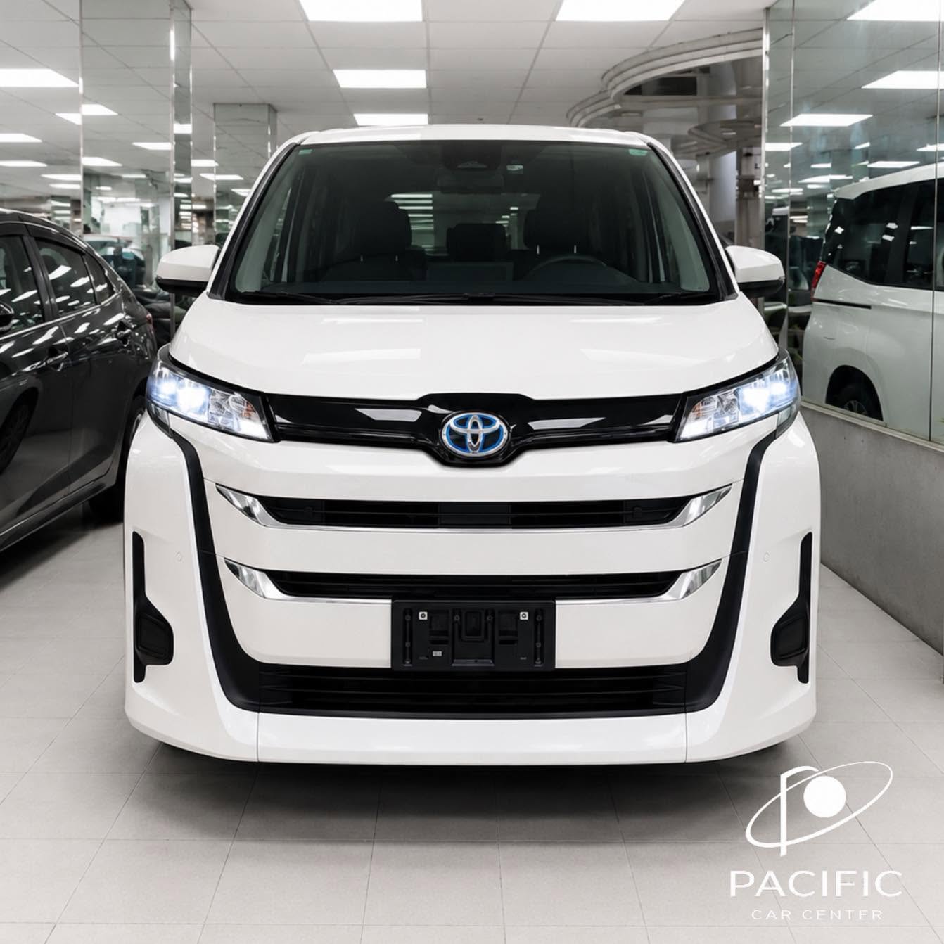 Toyota Noah Hybrid X 2022