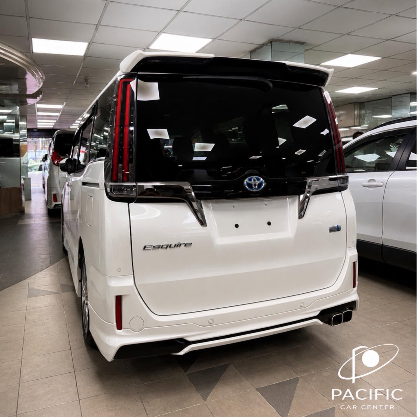 Toyota Esquire Gi Premium Hybrid